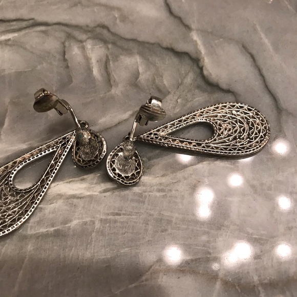 Silver Tone Dangle Clip On Earrings Estate Signed 2.5” Vintage. - Picture 4 of 6